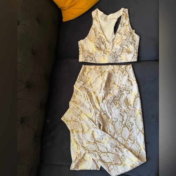 Fabletics define PowerHold HR legging 7/8 legging & bra - Picture 7 of 8